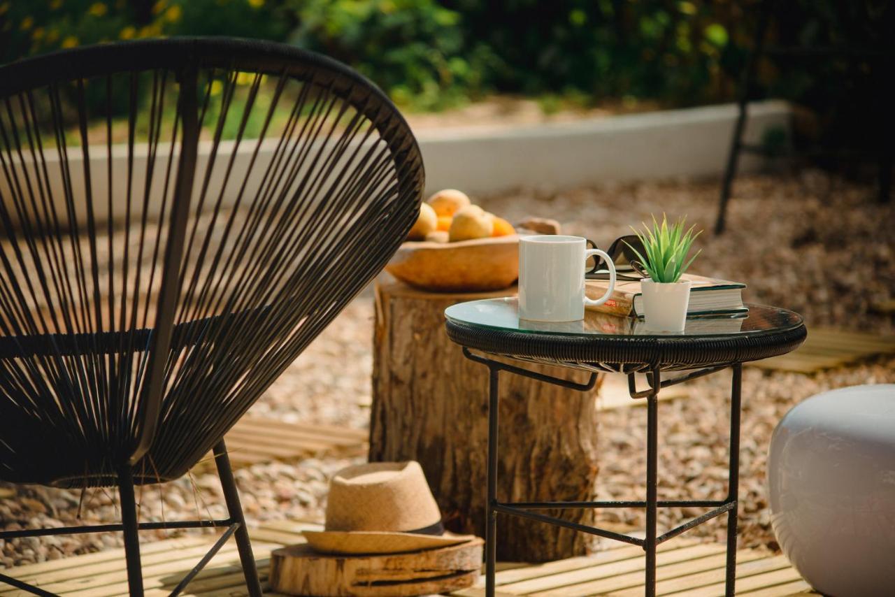 Отель A House In Estoril - Adults Only Экстерьер фото A garden chair