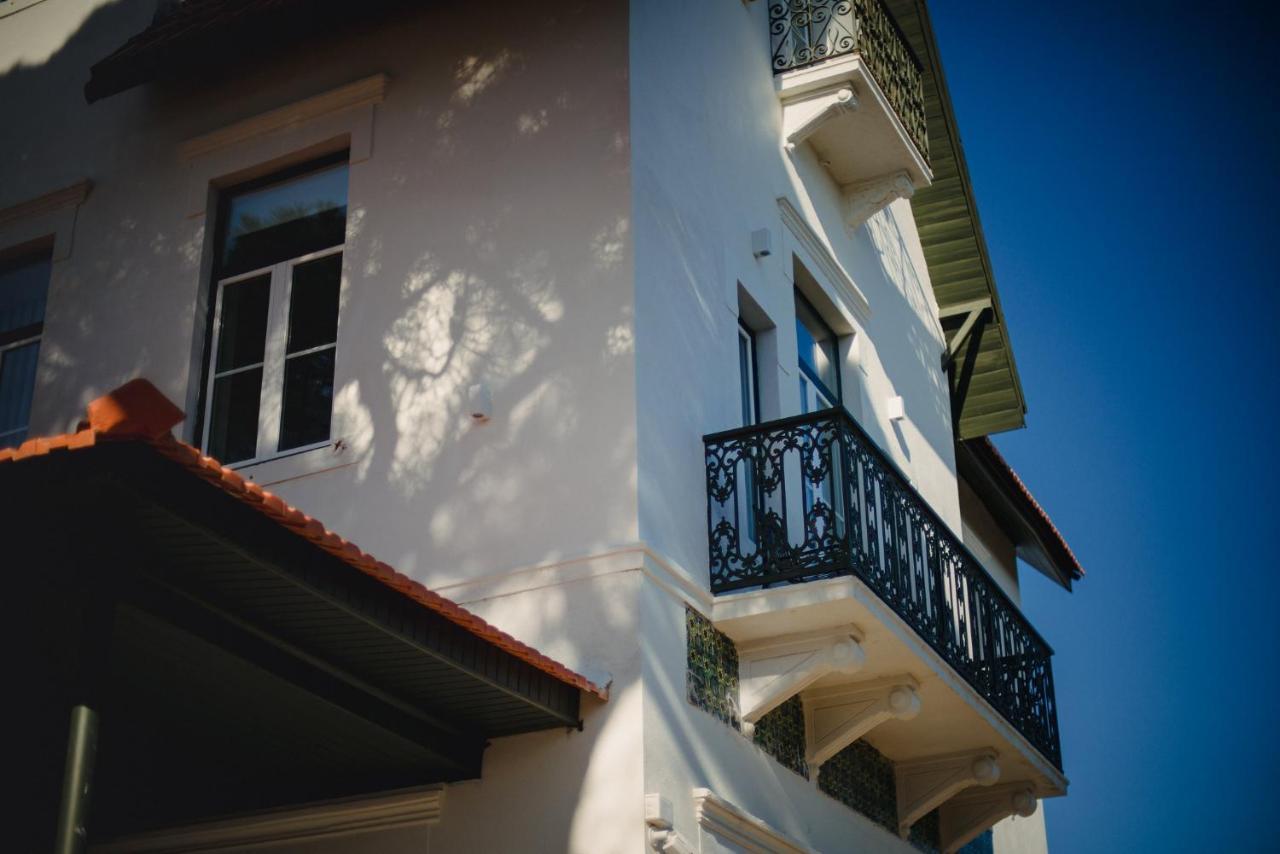 Отель A House In Estoril - Adults Only Экстерьер фото A typical house in the city