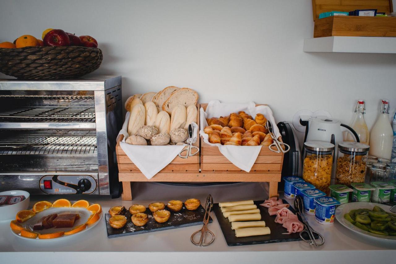 Отель A House In Estoril - Adults Only Экстерьер фото A breakfast buffet